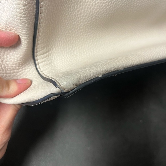 Guess Shoulder Bag Light pink, cream, and blue - Picture 12 of 16